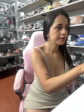 GiaDuque online show from September 18, 2025, 12:30 pm