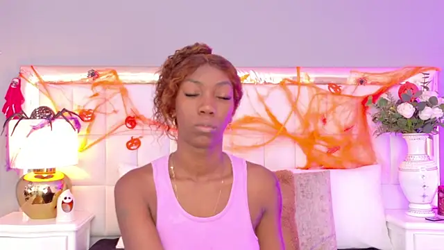 MadeleineHocker online show from October 28, 2025, 12:15 pm