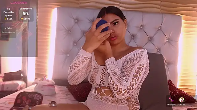 MariyaNovaki online show from November 28, 2025, 1:00 pm