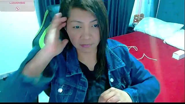 hiilarybrown online show from July 13, 2026, 3:06 am