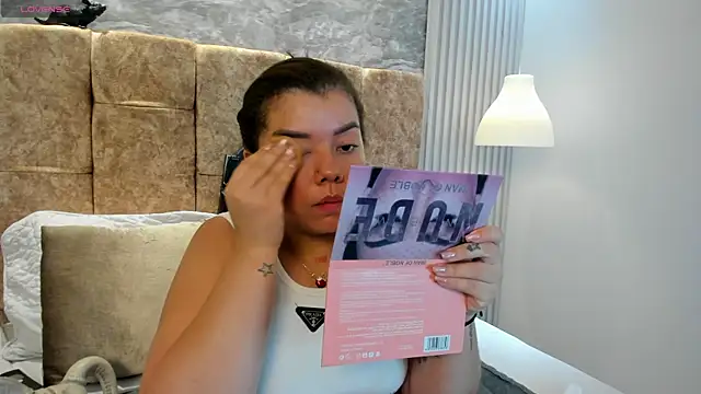 leilapons online show from October 31, 2025, 4:58 pm