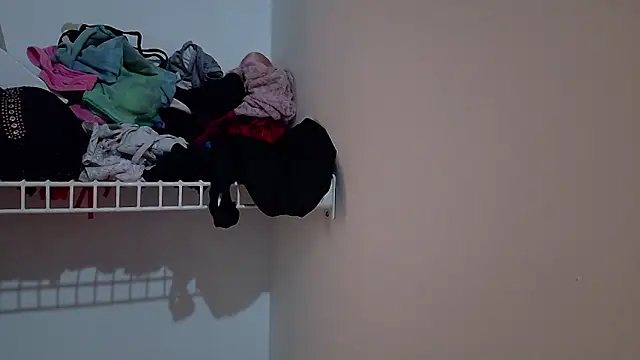 ValeriGallardo17 online show from September 9, 2025, 9:24 pm