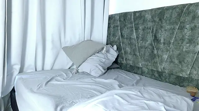 ValeriGallardo17 online show from October 4, 2025, 7:37 pm