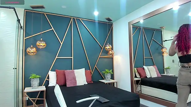 salem rose online show from April 17, 2026, 8:44 pm