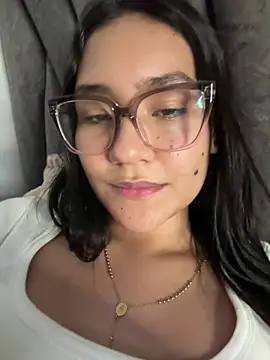 Snapshot of noa_moon chatting on May 2, 2026, 3:06 pm noa moon online show from May 2, 2026, 3:06 pm