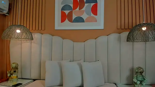 noa moon online show from November 26, 2025, 4:12 am