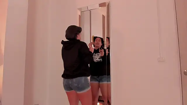 Rachell Jamess online show from September 28, 2025, 1:45 am