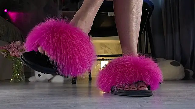 Feet Heelss online show from January 15, 2026, 10:40 am