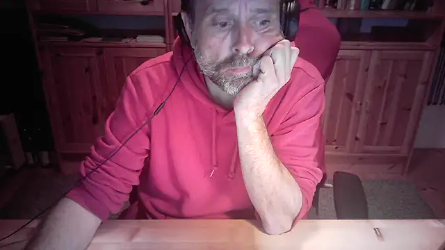 Snapshot of boy40bi chatting on October 22, 2025, 11:25 pm boy40bi online show from October 22, 2025, 11:25 pm