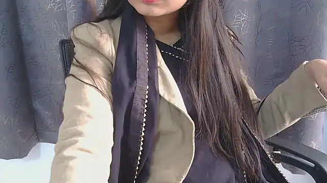 Cute-Bacchi online show from November 14, 2025, 3:43 am