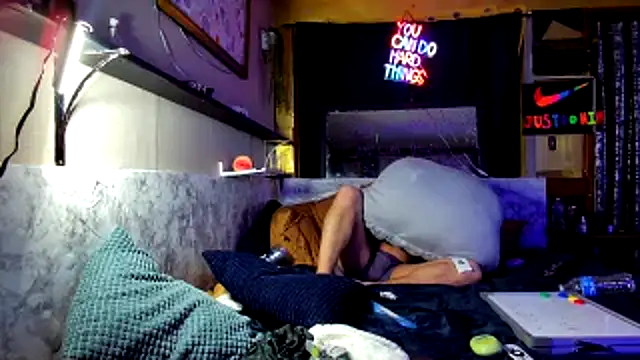 Snapshot of Xstumpy chatting on April 12, 2026, 10:46 pm Xstumpy online show from April 12, 2026, 10:46 pm