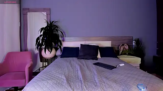 Snapshot of Alaiaguerra chatting on February 19, 2026, 7:33 pm Alaiaguerra online show from February 19, 2026, 7:33 pm