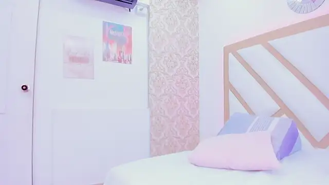 Amber-Sweett online show from September 14, 2025, 10:32 pm