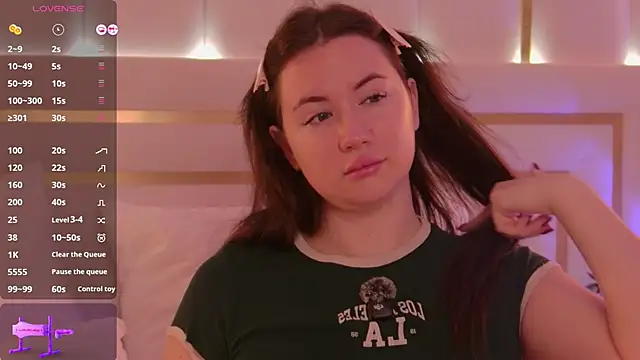 MeganStrain online show from November 25, 2025, 3:07 am