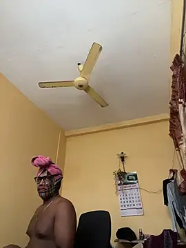 Snapshot of femboyslqueen chatting on November 4, 2025, 5:00 am femboyslqueen online show from November 4, 2025, 5:00 am