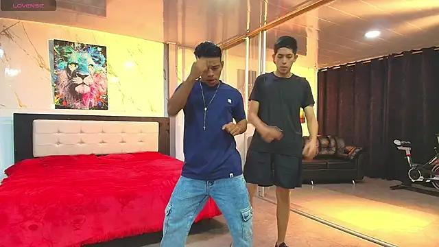 Bisexlifehot   online show from April 14, 2026, 11:21 pm