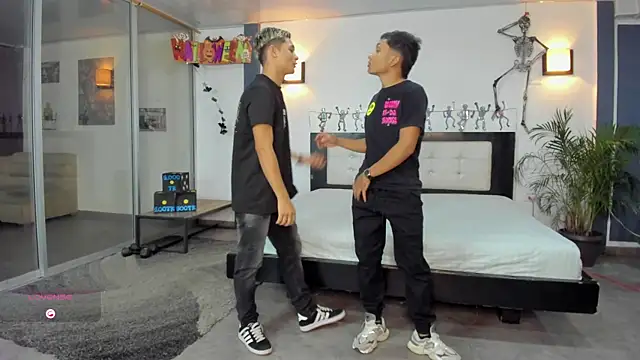 Bisexlifehot   online show from October 10, 2025, 10:54 pm