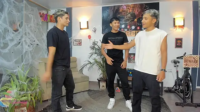 Bisexlifehot   online show from October 26, 2025, 11:05 pm