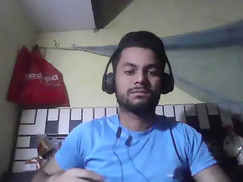 ursdreamperson online show from December 19, 2025, 3:21 am