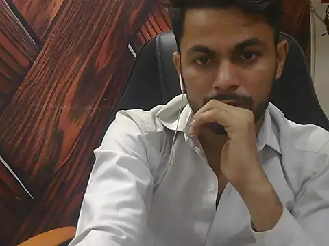 ursdreamperson online show from June 4, 2026, 2:38 am