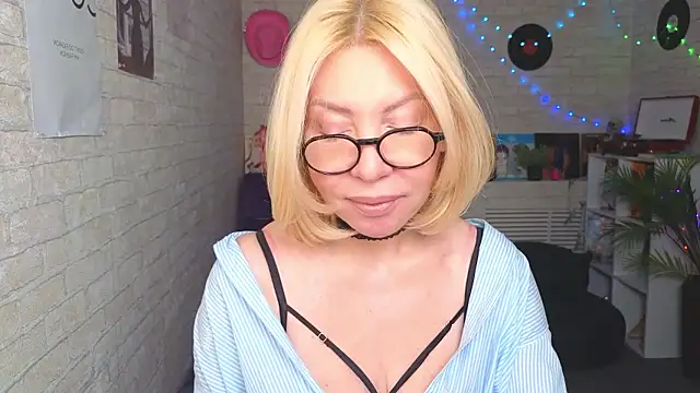 Snapshot of Wendy_Waves chatting on January 17, 2026, 11:47 am Wendy Waves online show from January 17, 2026, 11:47 am