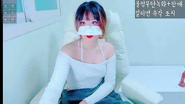 hyeony s96 online show from February 12, 2026, 12:16 pm