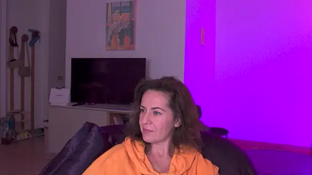 Snapshot of Witch_in_Silk chatting on October 17, 2025, 1:20 am Witch in Silk online show from October 17, 2025, 1:20 am