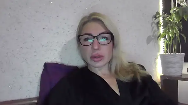 fox red lady7 online show from November 7, 2025, 7:29 pm