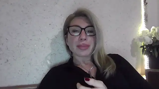 Snapshot of fox_red_lady7 chatting on February 3, 2026, 6:57 pm fox red lady7 online show from February 3, 2026, 6:57 pm