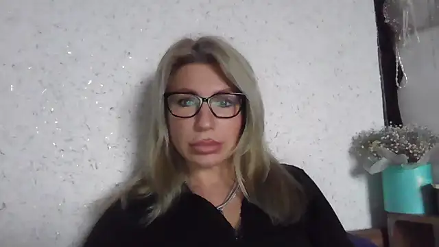 Snapshot of fox_red_lady7 chatting on January 18, 2026, 11:24 am fox red lady7 online show from January 18, 2026, 11:24 am