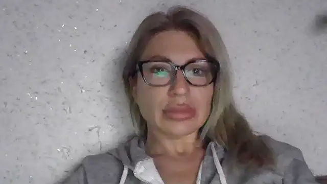 fox red lady7 online show from April 10, 2026, 9:27 am