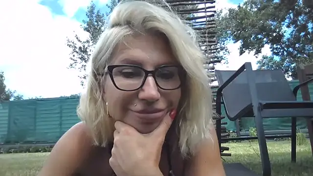 Snapshot of fox_red_lady7 chatting on July 5, 2026, 10:33 am fox red lady7 online show from July 5, 2026, 10:33 am