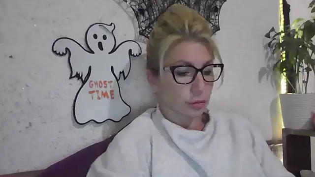 fox red lady7 online show from October 29, 2025, 6:18 pm