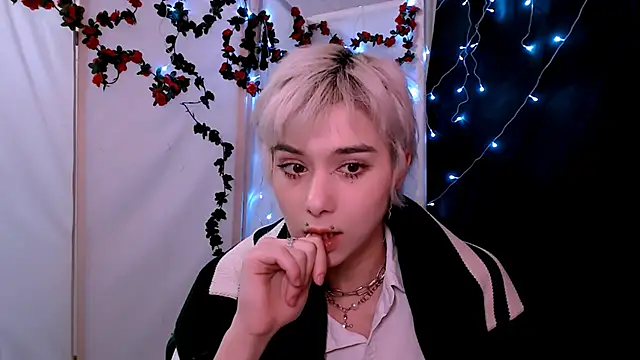 Snapshot of SophieAsh chatting on January 14, 2026, 7:17 pm SophieAsh online show from January 14, 2026, 7:17 pm