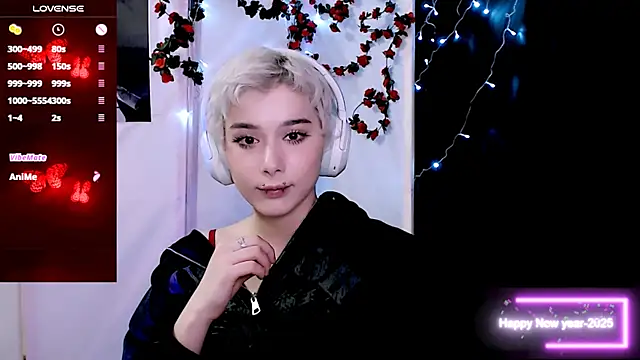 Snapshot of SophieAsh chatting on December 15, 2025, 11:31 pm SophieAsh online show from December 15, 2025, 11:31 pm