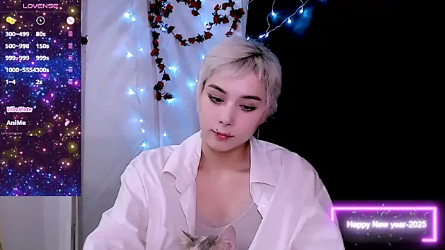 Snapshot of SophieAsh chatting on December 21, 2025, 6:09 pm SophieAsh online show from December 21, 2025, 6:09 pm