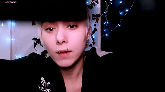 Snapshot of SophieAsh chatting on January 12, 2026, 6:58 pm SophieAsh online show from January 12, 2026, 6:58 pm