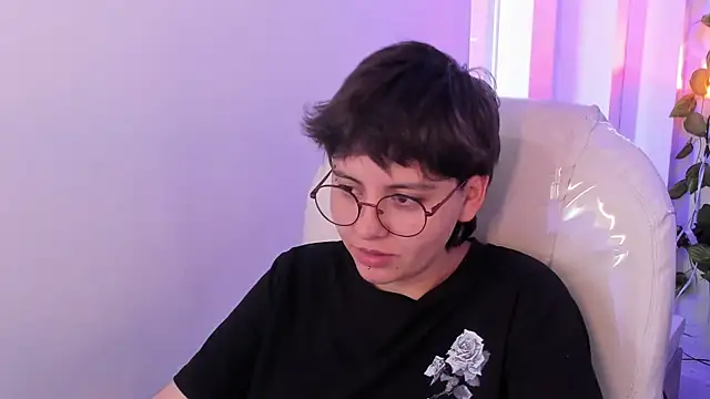 Nathaly ds online show from April 18, 2026, 7:18 pm