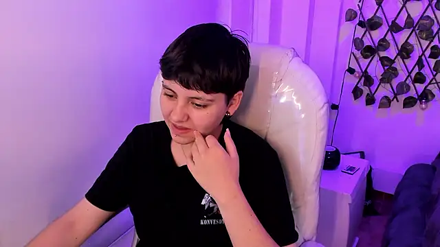 Nathaly ds online show from March 18, 2026, 2:08 pm