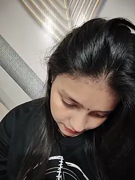 Dipali143143 online show from June 18, 2026, 2:33 pm