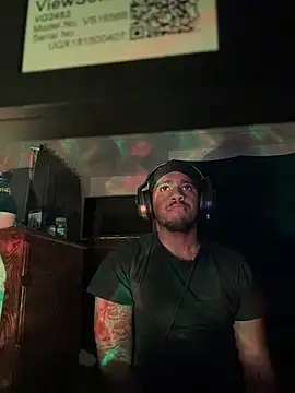 tyrek5051 online show from November 20, 2025, 5:41 am