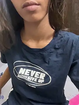 Snapshot of Desire_Zoya chatting on September 22, 2025, 6:47 pm Desire Zoya online show from September 22, 2025, 6:47 pm