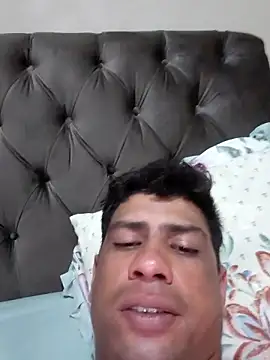 paulinhogostosinho online show from November 4, 2025, 10:35 pm