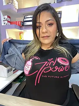 Snapshot of isabella_horney_ chatting on February 23, 2026, 1:44 pm isabella horney online show from February 23, 2026, 1:44 pm