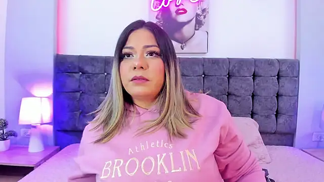 isabella horney  online show from October 25, 2025, 5:57 pm