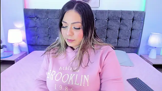 isabella horney  online show from December 1, 2025, 7:48 pm