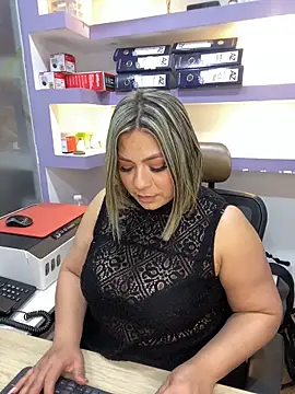 isabella horney  online show from March 5, 2026, 12:13 pm