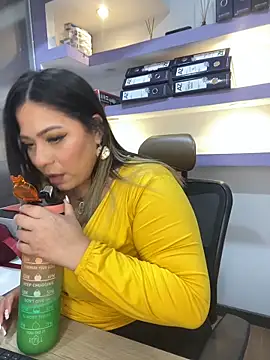 Snapshot of isabella_horney_ chatting on February 26, 2026, 12:49 pm isabella horney online show from February 26, 2026, 12:49 pm