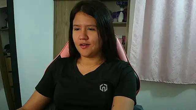 Oliviawatson1 online show from April 16, 2026, 12:17 pm