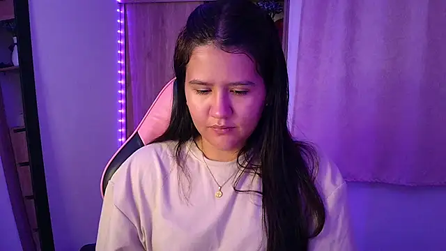 Snapshot of Oliviawatson1 chatting on July 18, 2026, 11:19 am Oliviawatson1 online show from July 18, 2026, 11:19 am